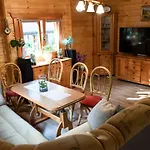 Prázdninový dům Sloneczny Caloroczny 800m Od Parku Wodnego Suntago Ranczo Gold Mania Krzyzowka (Zyrardow)